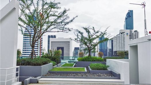 写真 1 of the Communal Garden Area at Siamese Surawong