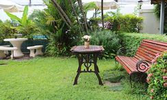 Fotos 3 of the Communal Garden Area at Swasdi Mansion