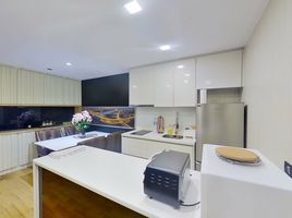 1 Bedroom Condo for rent at Quad Silom, Si Lom