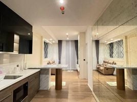 1 Bedroom Condo for rent at Muniq Langsuan, Lumphini