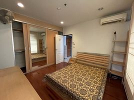 2 спален Кондо в аренду в Sathorn House, Si Lom