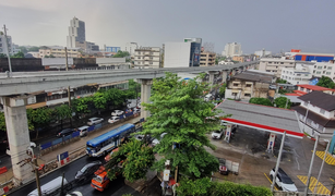 Chantharakasem, ဘန်ကောက် Life at Ratchada Condominium တွင် 2 အိပ်ခန်းများ ကွန်ဒို ရောင်းရန်အတွက်