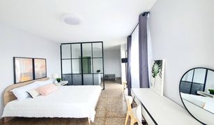 1 Bedroom Condo for sale in Chantharakasem, Bangkok Baan Phrayapirom - Ratchada 