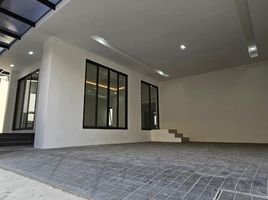 5 Bedroom Villa for rent in Eastern Bus Terminal Ekkamai Bangkok, Phra Khanong, Khlong Tan