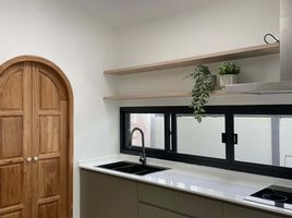 250 m² Office for rent in Thailand, Bang Kapi, Huai Khwang, Bangkok, Thailand
