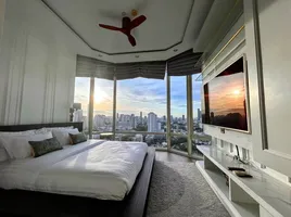2 Schlafzimmer Appartement zu vermieten im Royce Private Residences, Khlong Toei Nuea, Watthana, Bangkok