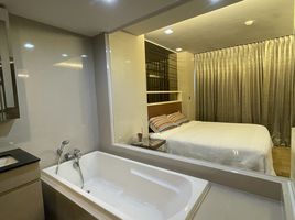 1 Schlafzimmer Appartement zu verkaufen im Via Botani, Khlong Tan Nuea