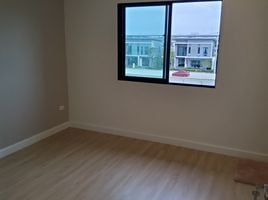 3 Bedroom Townhouse for sale at Nalin Grand Avenue, Saphan Sung