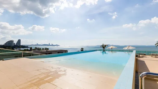 图片 1 of the Communal Pool at Laguna Heights