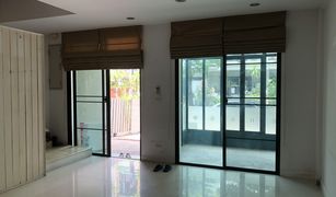 3 chambres Maison de ville a vendre à Suan Luang, Bangkok Areeya Mandarina Sukhumvit 77