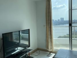 1 Bedroom Condo for sale at Supalai River Place, Bang Lamphu Lang