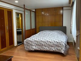 2 Bedroom Apartment for sale at Baan Suksan, Khlong Toei Nuea, Watthana