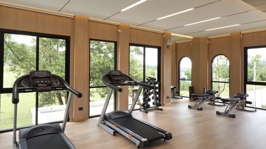 รูปถ่าย 1 of the Communal Gym at คราวน์ ภูเก็ต