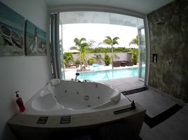 3 Schlafzimmer Villa zu verkaufen in Thalang, Phuket, Thep Krasattri, Thalang