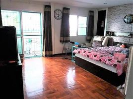 3 Schlafzimmer Reihenhaus zu verkaufen in Lat Phrao, Bangkok, Lat Phrao, Lat Phrao