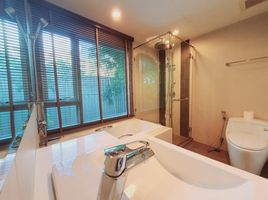 1 Bedroom Apartment for rent at The Crest Sukhumvit 49, Khlong Tan Nuea