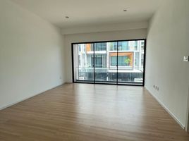 3 Bedroom Townhouse for sale at Nirvana Define Srinakarin-Rama 9, Saphan Sung, Saphan Sung, Bangkok