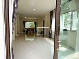 4 Bedroom Villa for sale at Centro Ramindra-Chatuchot, O Ngoen