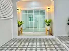 3 Bedroom Townhouse for sale at Baan Bua Thong , Bang Rak Phatthana