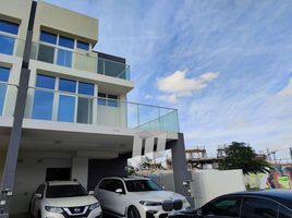 5 Bedroom Townhouse for sale at Amargo, Claret