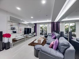 2 Bedroom Condo for sale at Fragrant 71, Phra Khanong Nuea