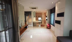 Dokmai, ဘန်ကောက် Manthana Onnut-Wongwaen 3 တွင် 3 အိပ်ခန်းများ အိမ် ရောင်းရန်အတွက်