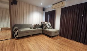 3 Bedrooms Townhouse for sale in Chong Nonsi, Bangkok Baan Klang Krung Rama 3