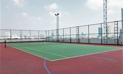 图片 2 of the Tennis Court at Royal River Place