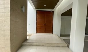 4 Bedrooms House for sale in Khlong Tan Nuea, Bangkok 