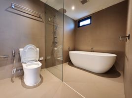 2 спален Кондо в аренду в YOLK Residences, Suriyawong