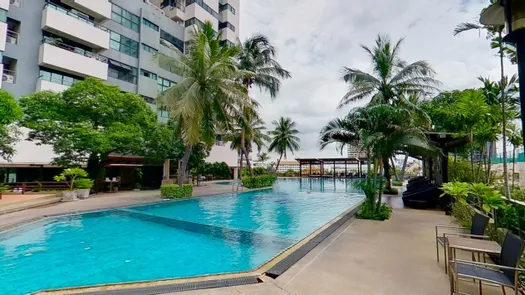 รูปถ่าย 1 of the Communal Pool at สาธร การ์เด้นส์