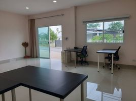 100 m² Office for rent in Nakhon Chai Si, Nakhon Pathom, Tha Krachap, Nakhon Chai Si