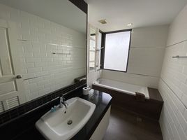 1 Schlafzimmer Appartement zu vermieten im Nantiruj Tower, Khlong Toei