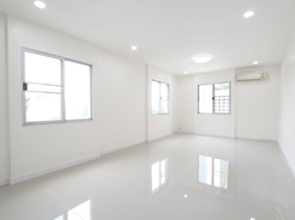 2 Bedroom Condo for sale at Fortune Condo Town, Chong Nonsi