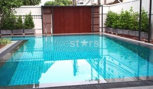 2 Bedrooms Condo for sale in Lumphini, Bangkok Monet House Apartment