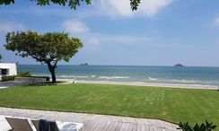 사진들 2 of the Communal Garden Area at Chelona Khao Tao