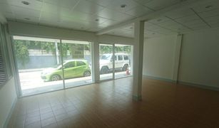 N/A Retail space for sale in Thung Wat Don, Bangkok 