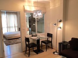 1 спален Кондо в аренду в Life At Sathorn 10, Si Lom