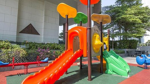 Fotos 1 of the Outdoor Kids Zone at Chatrium Residence Riverside