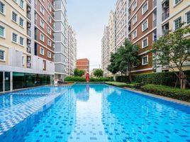 2 Schlafzimmer Wohnung zu verkaufen im Tulip Square Condo, Om Noi, Krathum Baen