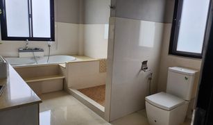 2 Bedrooms House for sale in Thanon Nakhon Chaisi, Bangkok 
