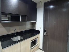 1 Schlafzimmer Wohnung zu vermieten im Edge Sukhumvit 23, Khlong Toei Nuea