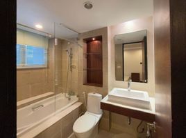 2 спален Кондо в аренду в Avenue 61, Khlong Tan Nuea