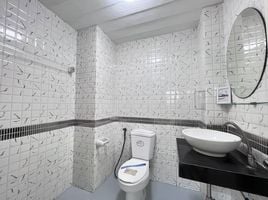 Studio Apartment for sale at Pornsawan Condotel, Wichit