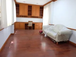 4 Bedroom Townhouse for rent at Baan Klang Krung (British Town -Thonglor), Khlong Tan Nuea