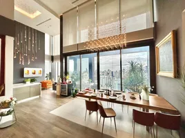 4 Bedroom Condo for sale at The Esse at Singha Complex, Bang Kapi