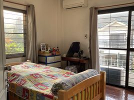 3 Schlafzimmer Reihenhaus zu verkaufen im Pieamsuk Rattanathibet 38, Bang Kraso, Mueang Nonthaburi, Nonthaburi