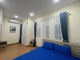 4 Schlafzimmer Reihenhaus zu vermieten im Golden Town Pattaya, Nong Prue