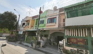 2 Bedrooms Townhouse for sale in Tha Raeng, Bangkok Baan Warangkun
