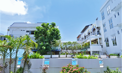 写真 2 of the Communal Pool at Patong Tower